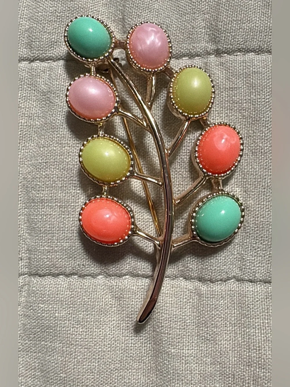 Vintage 1973 Sarah Coventry Candy Land Brooch Gold Tone Leaf Pin Pastel